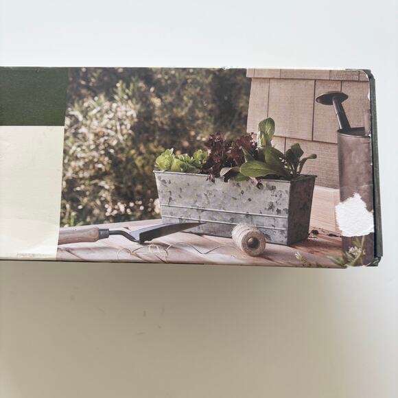 Smith & Hawken Organic Lettuce Grow Kit with Planter Pot New Outdoor - Picture 7 of 7